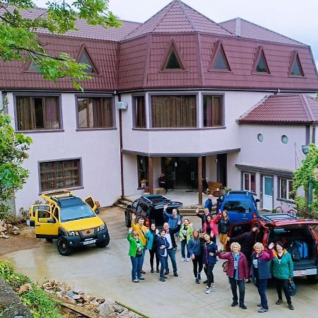 Inaisi Hotel Koetaisi Buitenkant foto