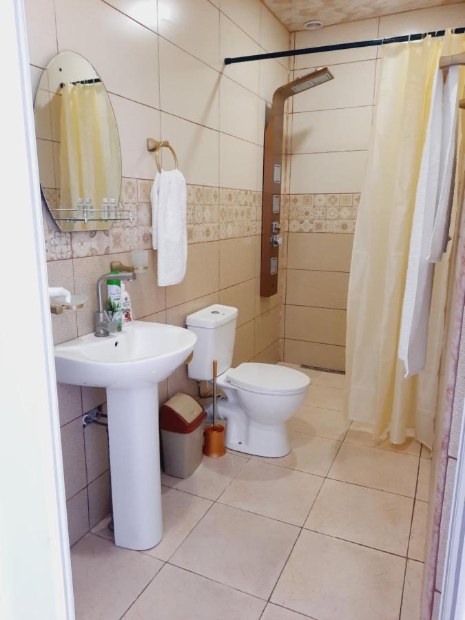 Inaisi Hotel Koetaisi Buitenkant foto